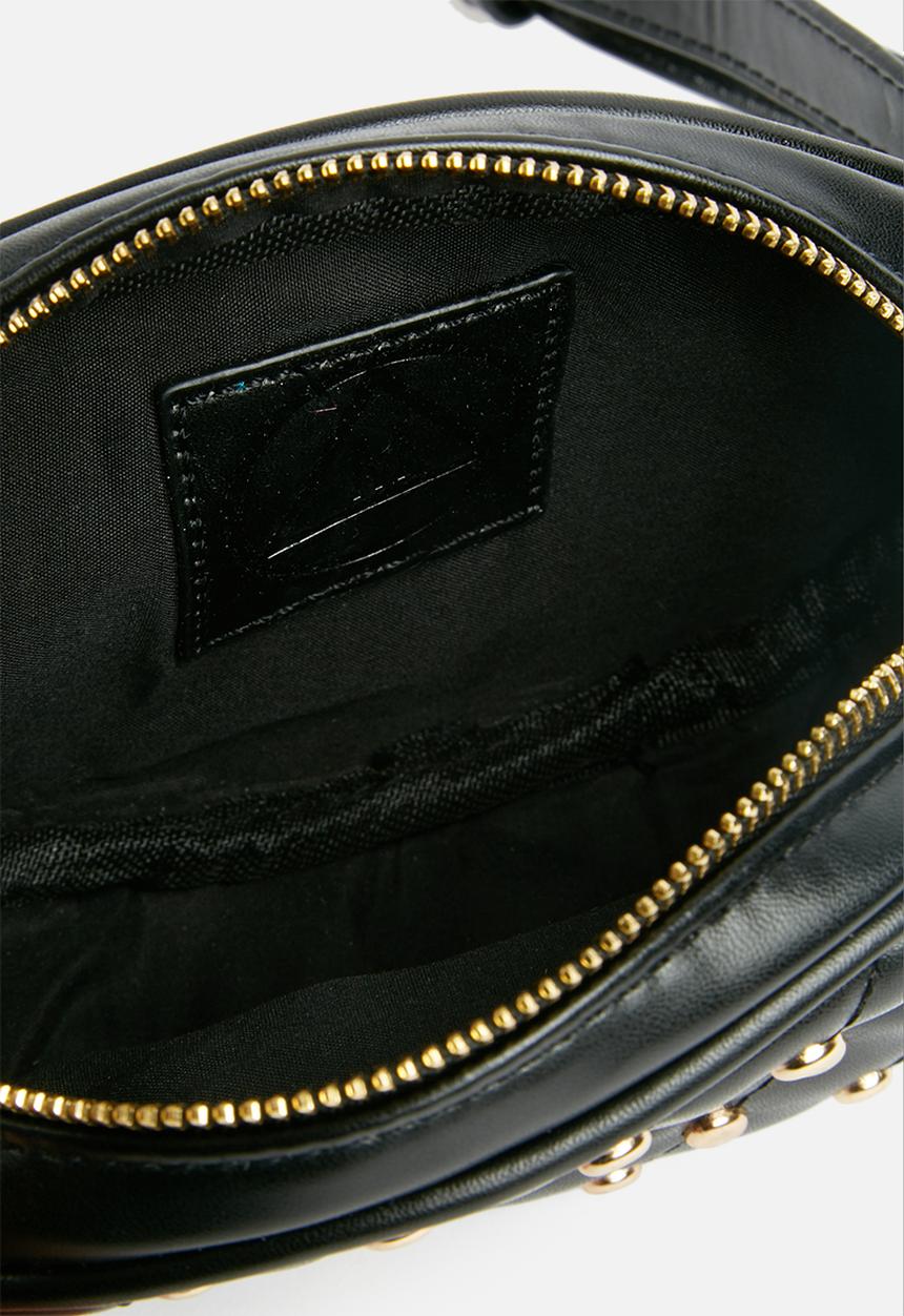 Missguided - Quilted gold studded circle waist bag - black