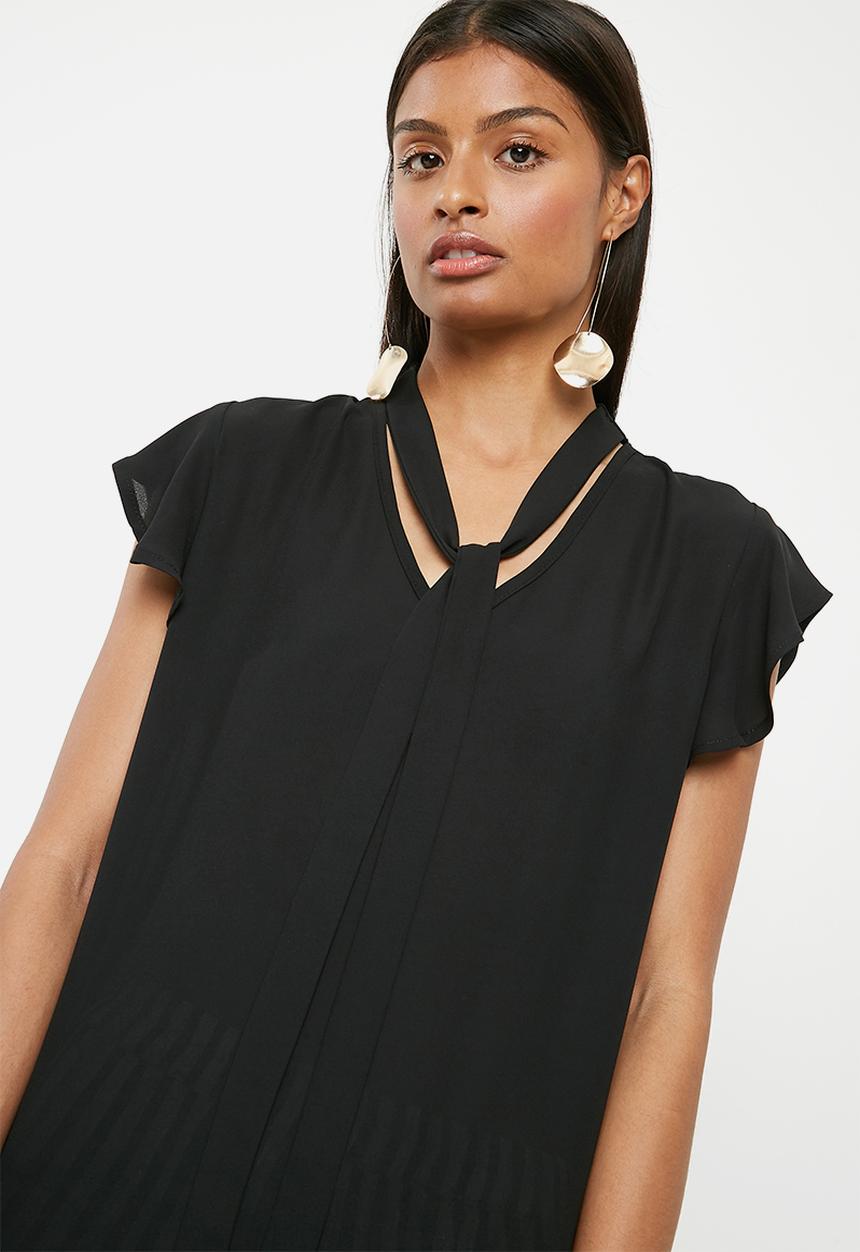 Superbalist - Ruffle sleeve key hole blouse - black 