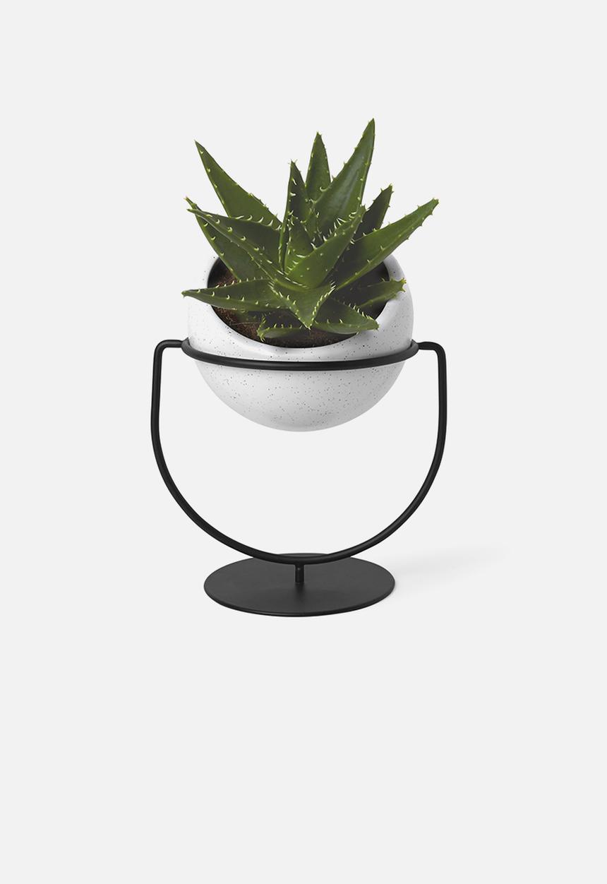 Umbra - Nesta planter - black & white