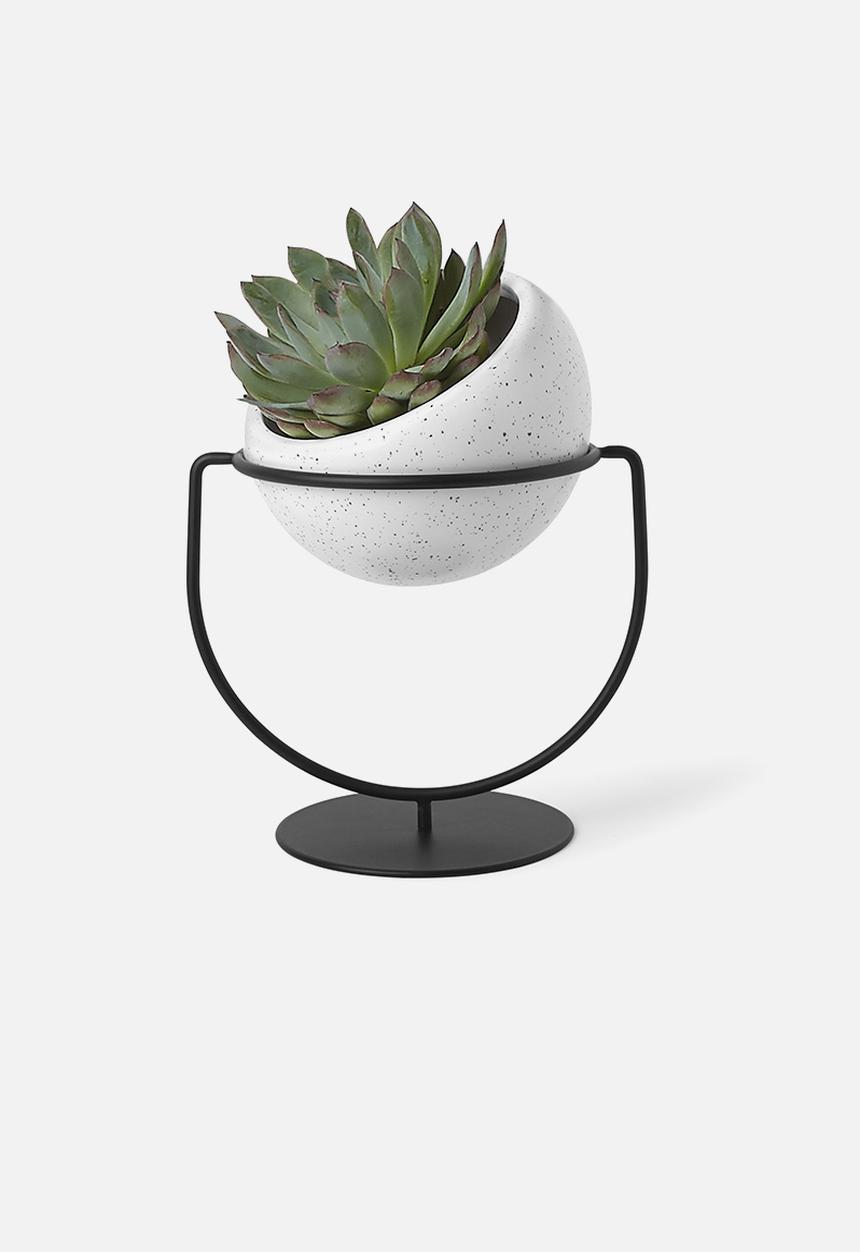Umbra - Nesta planter - black & white