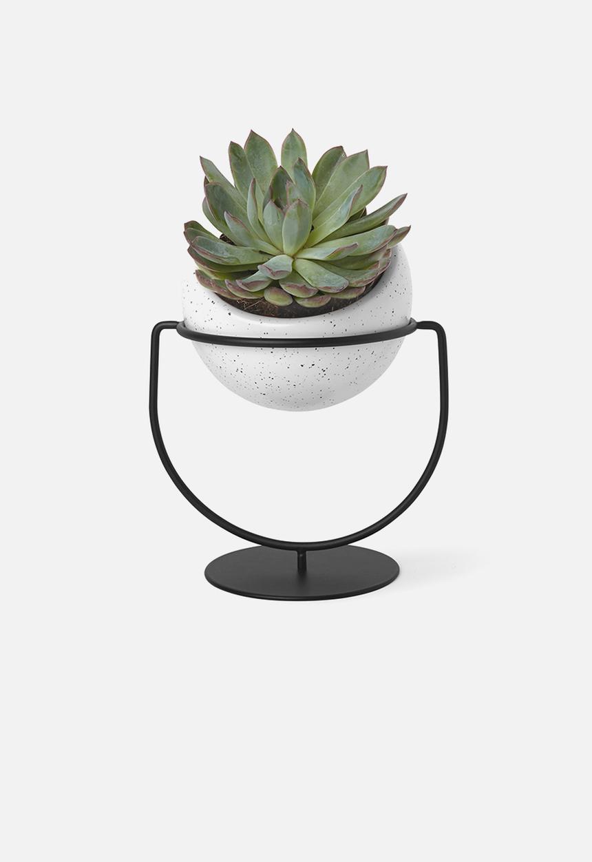 Umbra - Nesta planter - black & white