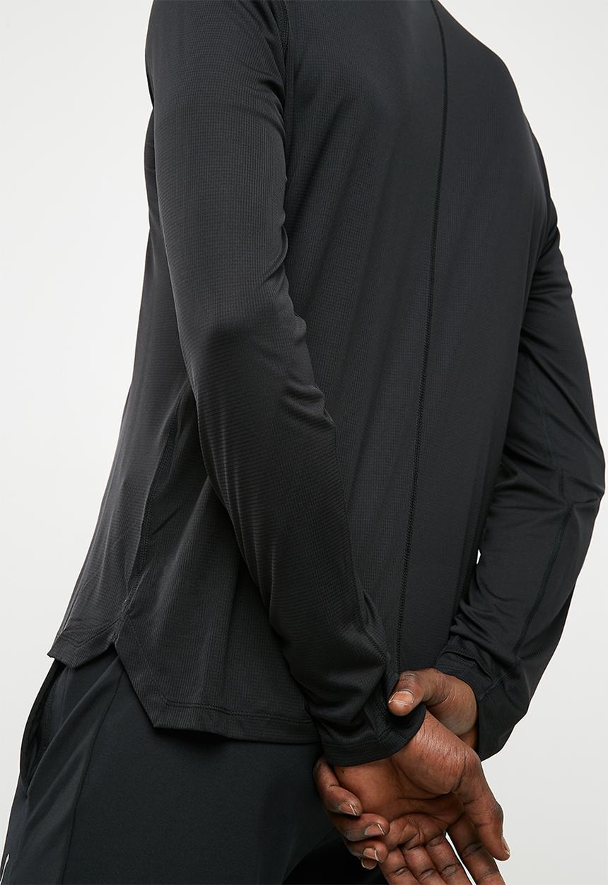 ASICS - Silver 1/2 zip top - black 