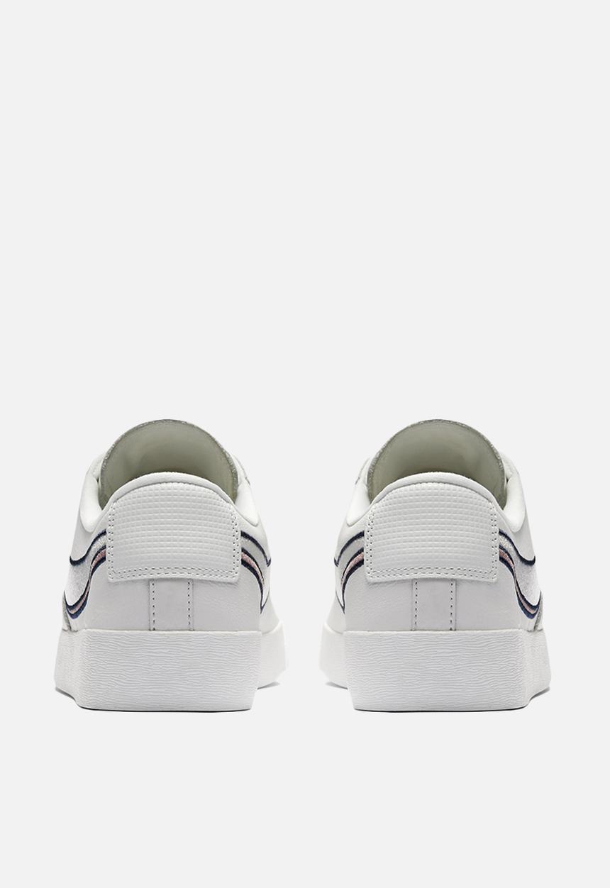 Nike -  Nike Blazer Low LX - Summit White / Oracle Pink