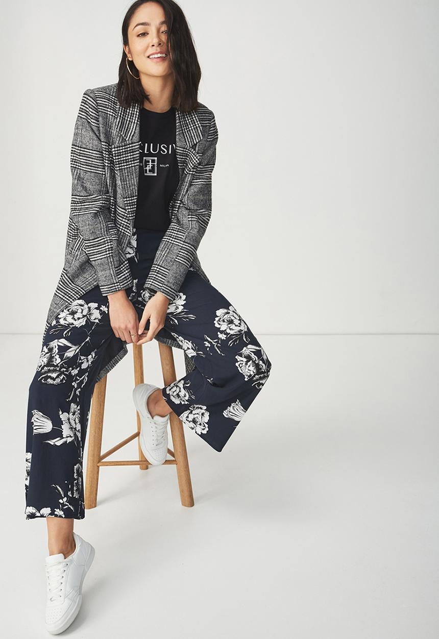 Cotton On - Tbar friends summer  graphic tee - black