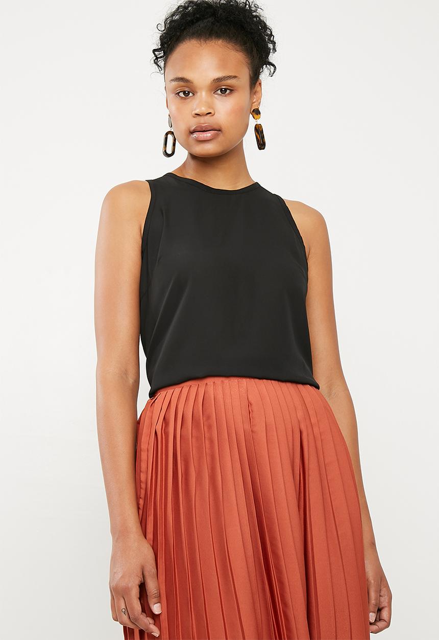 Superbalist - Woven scoop neck vest - black 