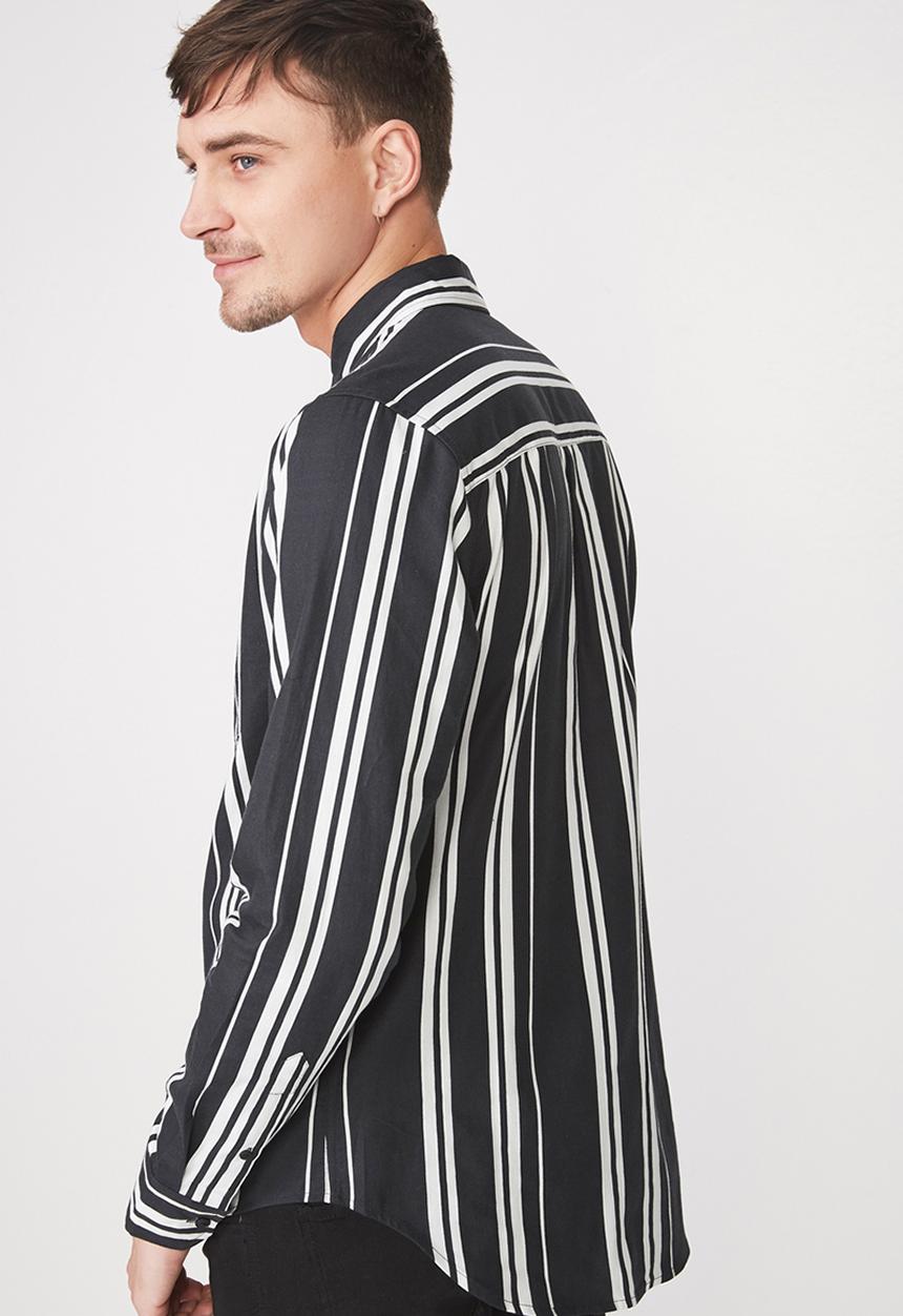 Cotton On - 91 long sleeve shirt - black & white 