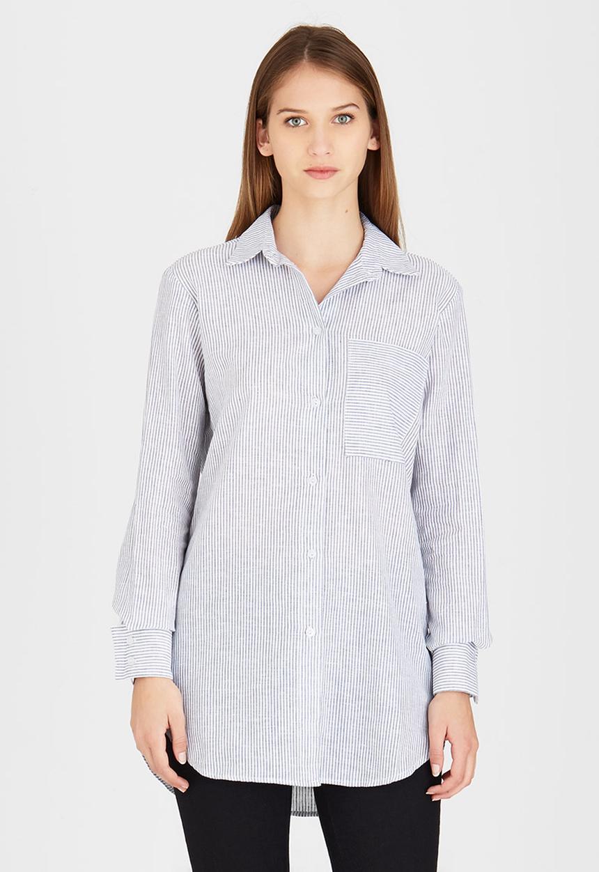 STYLE REPUBLIC - Longer Length Shirt Blue and White
