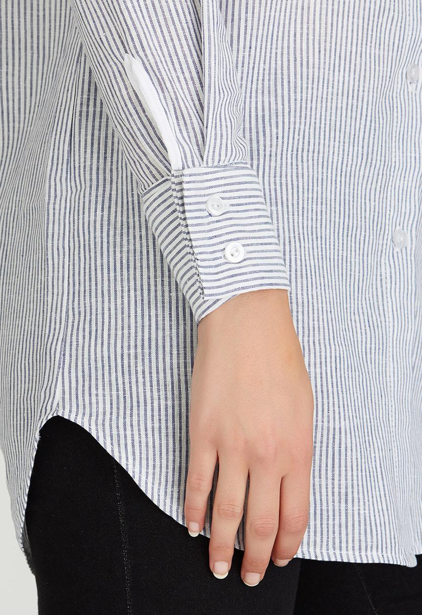 STYLE REPUBLIC - Longer Length Shirt Blue and White