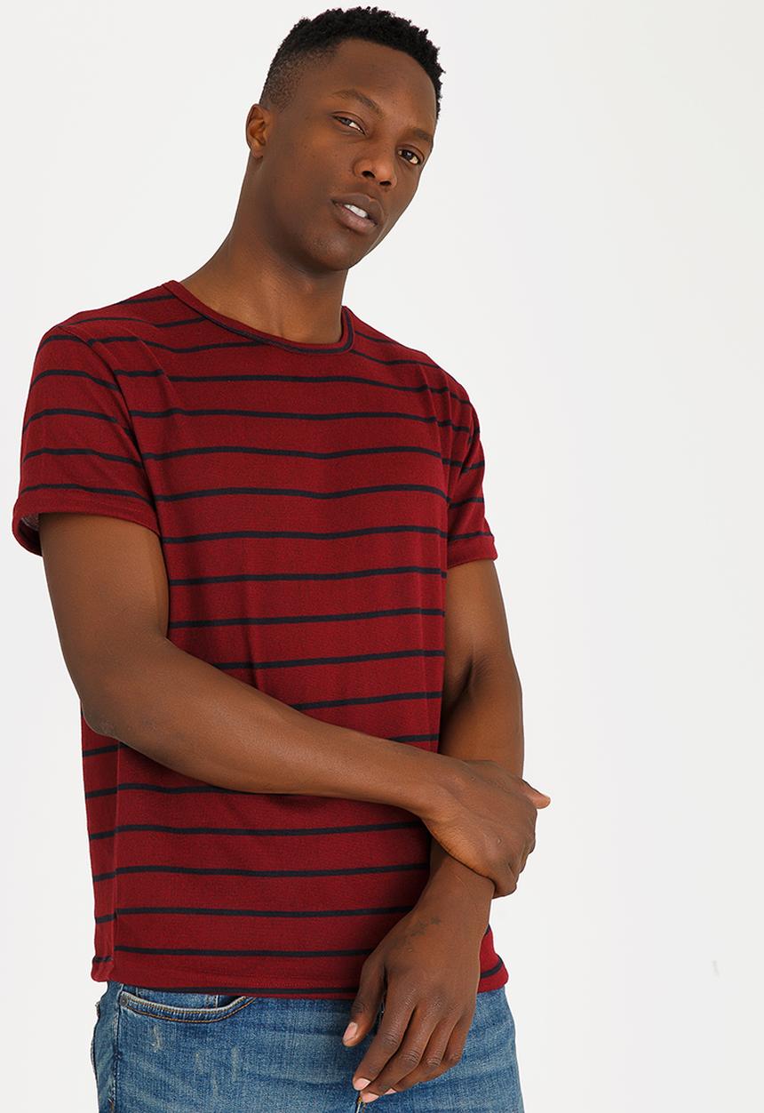 STYLE REPUBLIC - Sussex Basic T-shirt Maroon