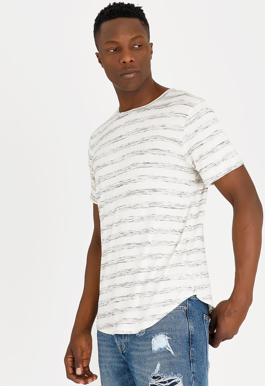 STYLE REPUBLIC - Saint Scoop Hem Tee Black and Cream