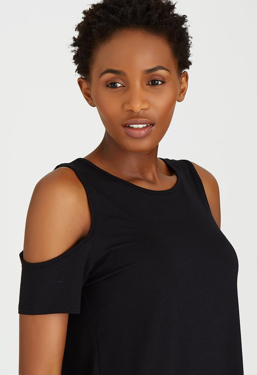 c(inch) - Cold Shoulder T-Shirt Black