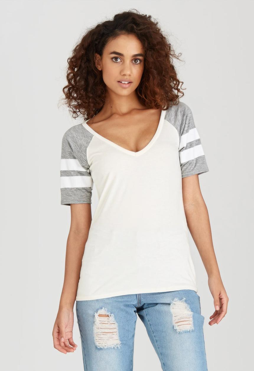 BoohooDNU - Petite V Neck Short Sleeved Baseball T-Shirt Grey