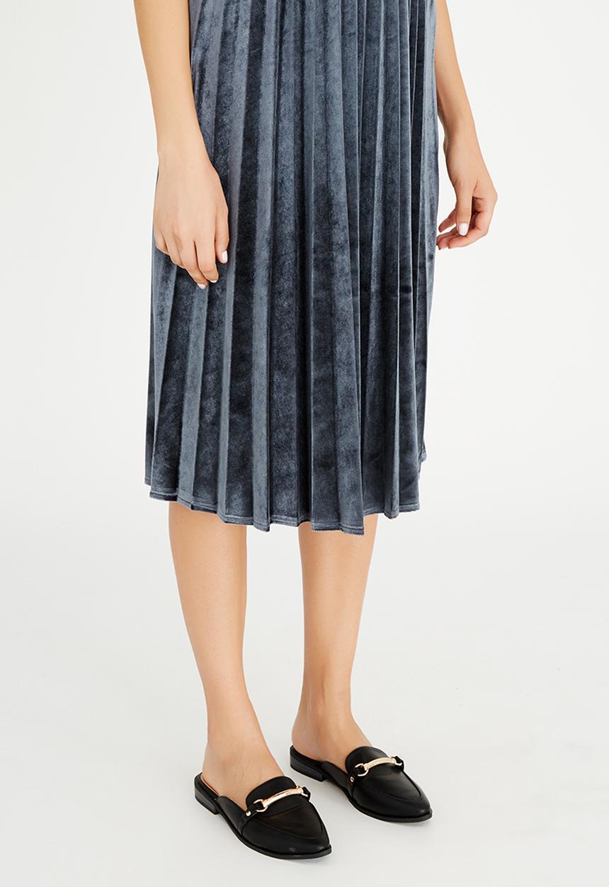 STYLE REPUBLIC - Pleated Velvet Skirt Grey