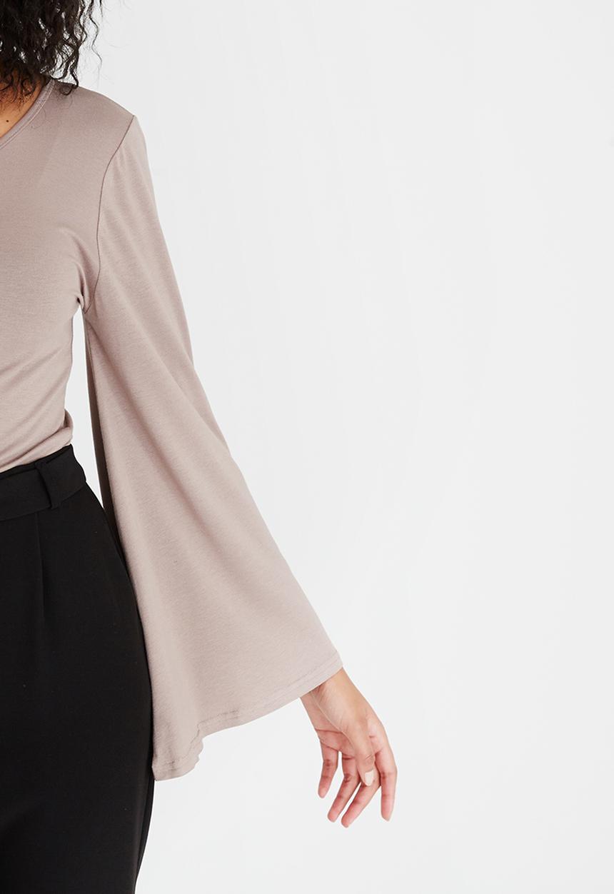 edit - Volume Sleeve Top with Keyhole Stone