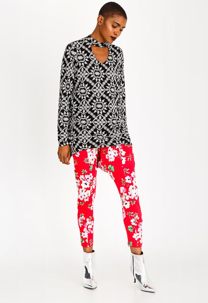 Slick - Estella Keyhole Top Black and White