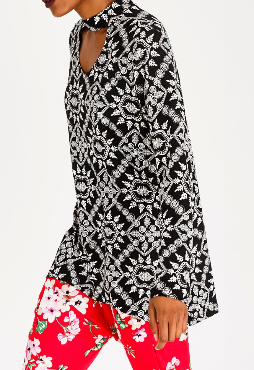 Slick - Estella Keyhole Top Black and White