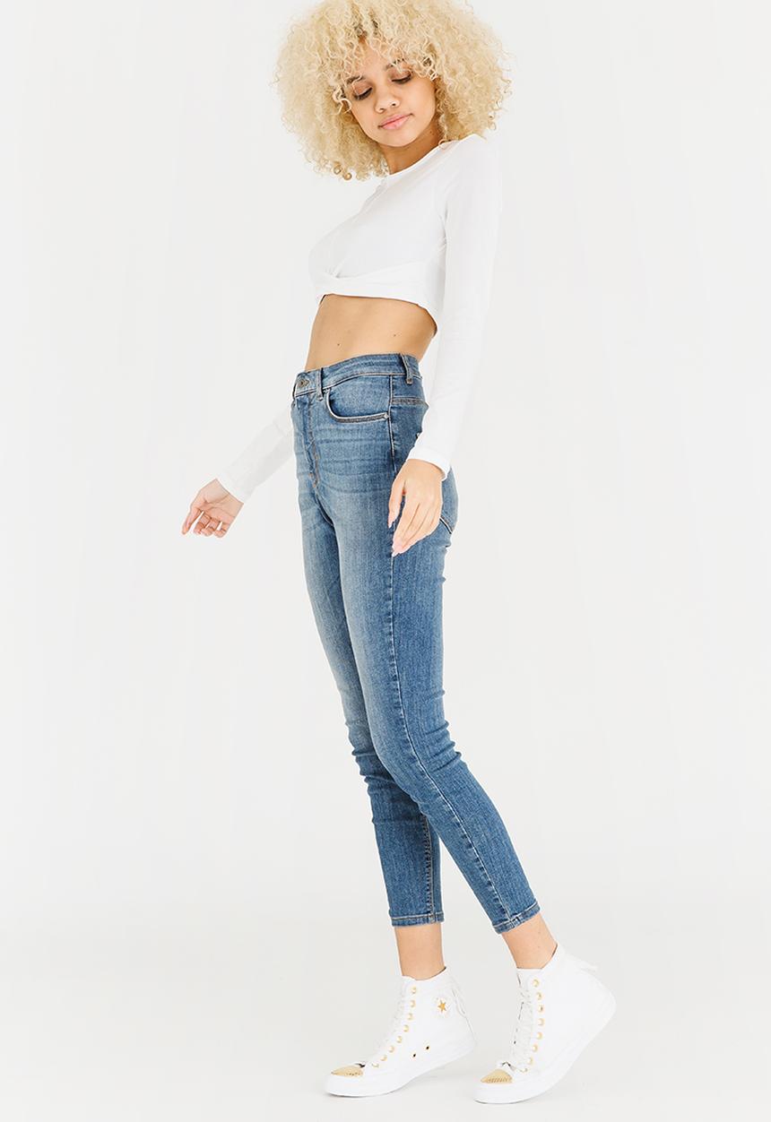 c(inch) - Cross Front Crop Top White