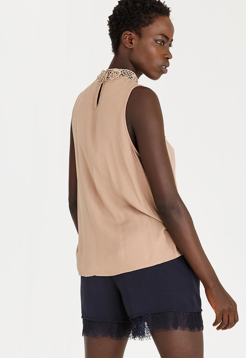 Vero Moda - Julina Lace Detail Top Stone/Beige