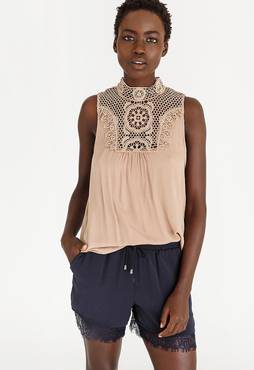 Vero Moda - Julina Lace Detail Top Stone/Beige