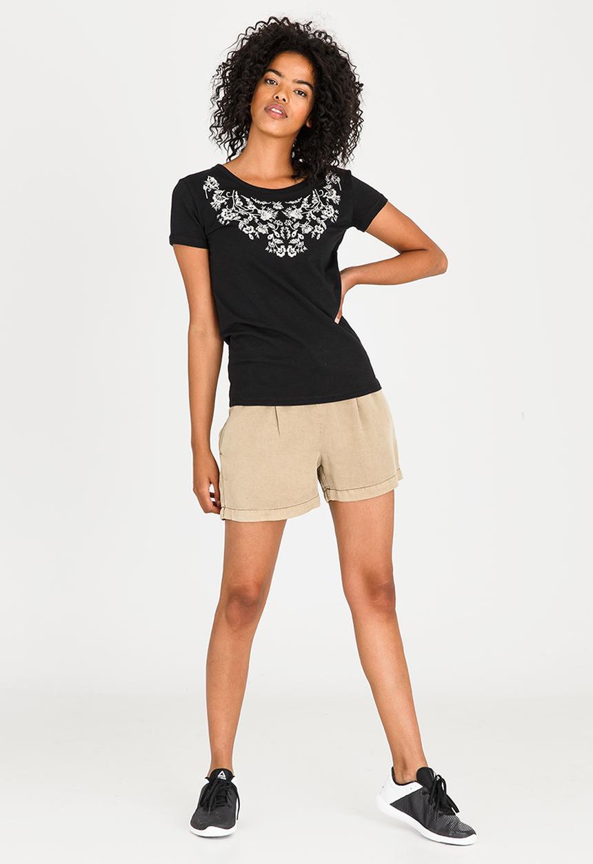 JEEP - Embroidered Scoop Neck Tee Black