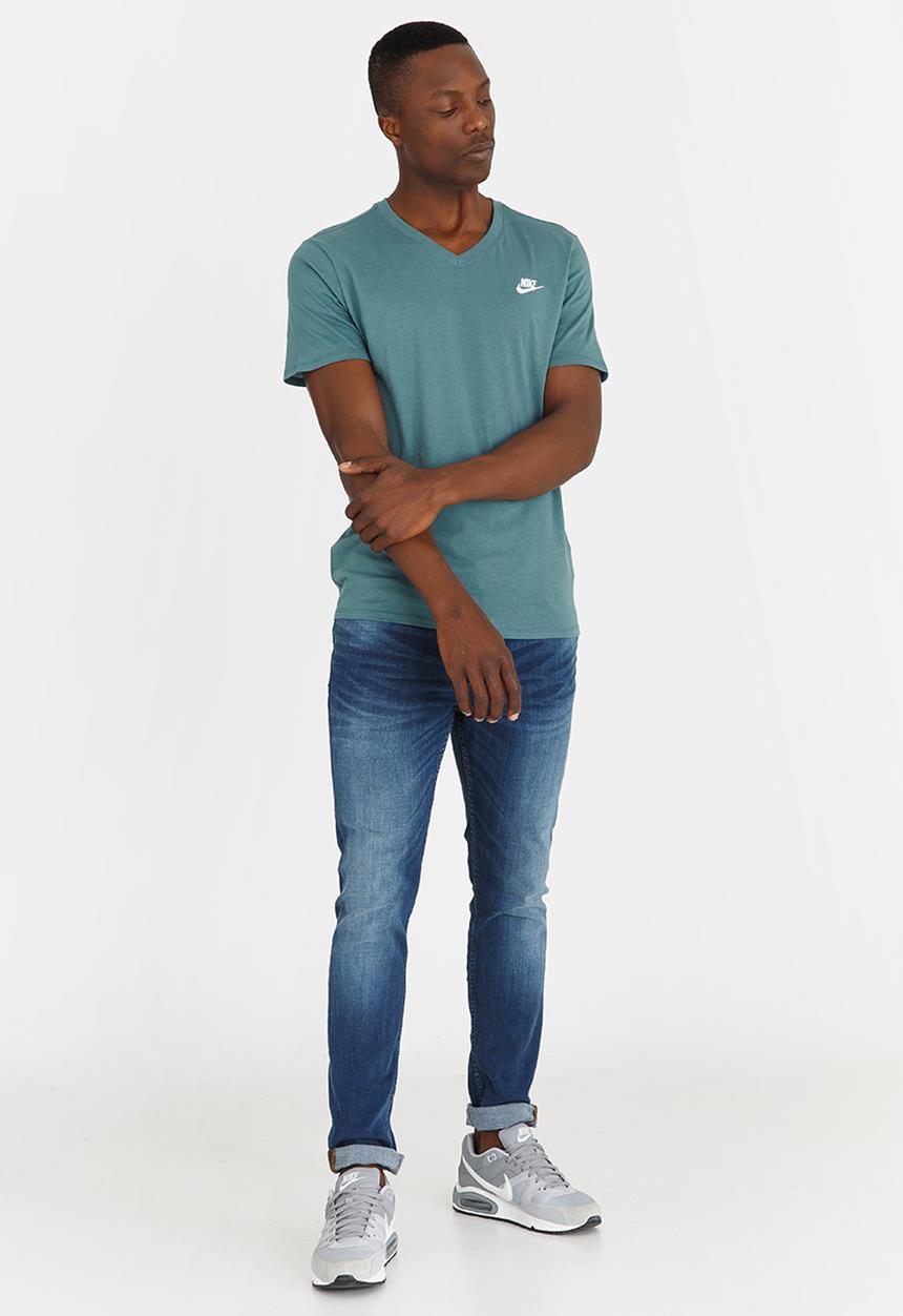 Nike - NSW Tee Vnk Club Embrd Ftra Dark Green