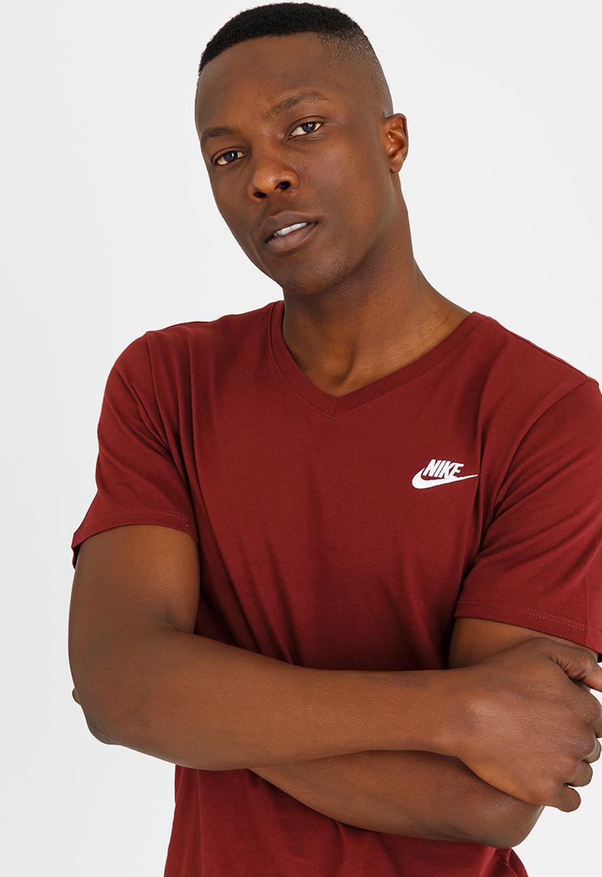 Nike - NSW Tee Vnk Club Embrd Ftra Dark Red
