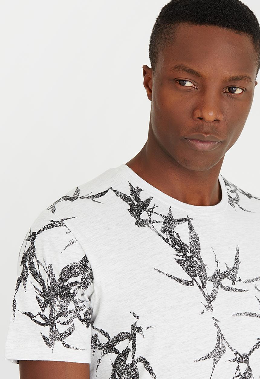 Only & Sons - Thorleif  Flower Print  Fitted Tshirt Cream