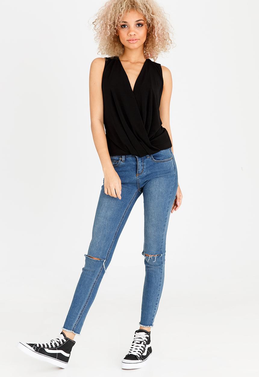 STYLE REPUBLIC - Cross Over Top Black