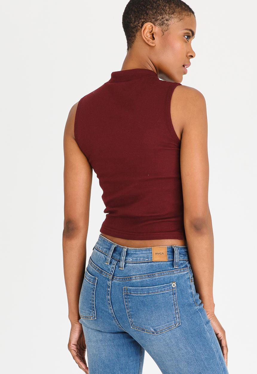 c(inch) - High Neck Ribbed Top Dark Red