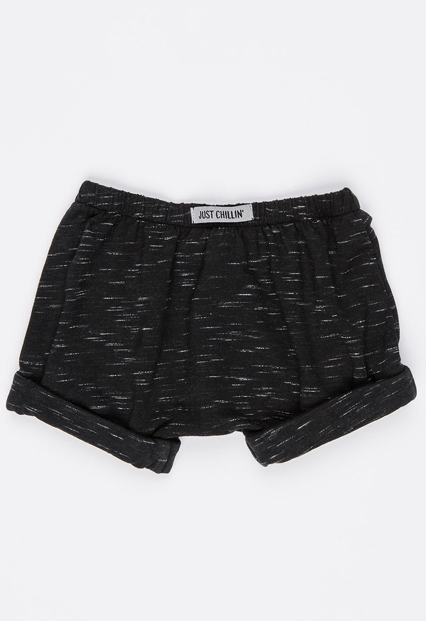 Just chillin - Comfy Shorts Black