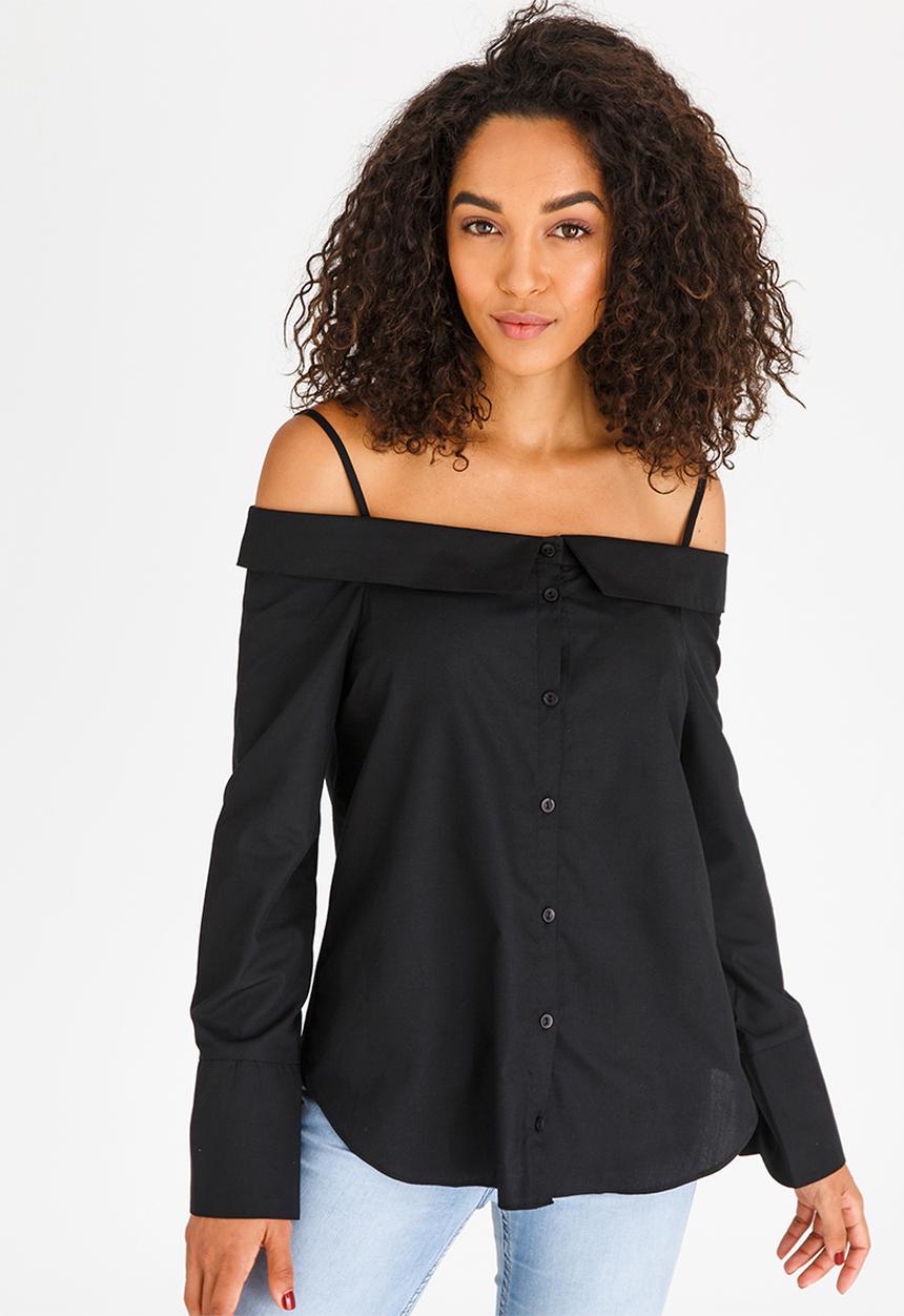 STYLE REPUBLIC - Off the Shoulder Shirt Black