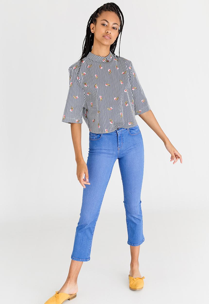 STYLE REPUBLIC - Cropped Shirt Blue and White