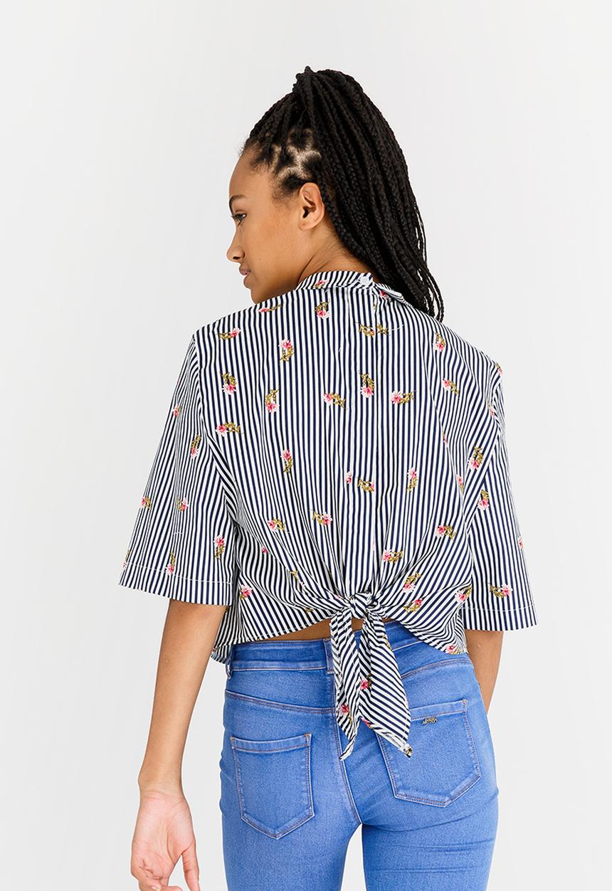 STYLE REPUBLIC - Cropped Shirt Blue and White