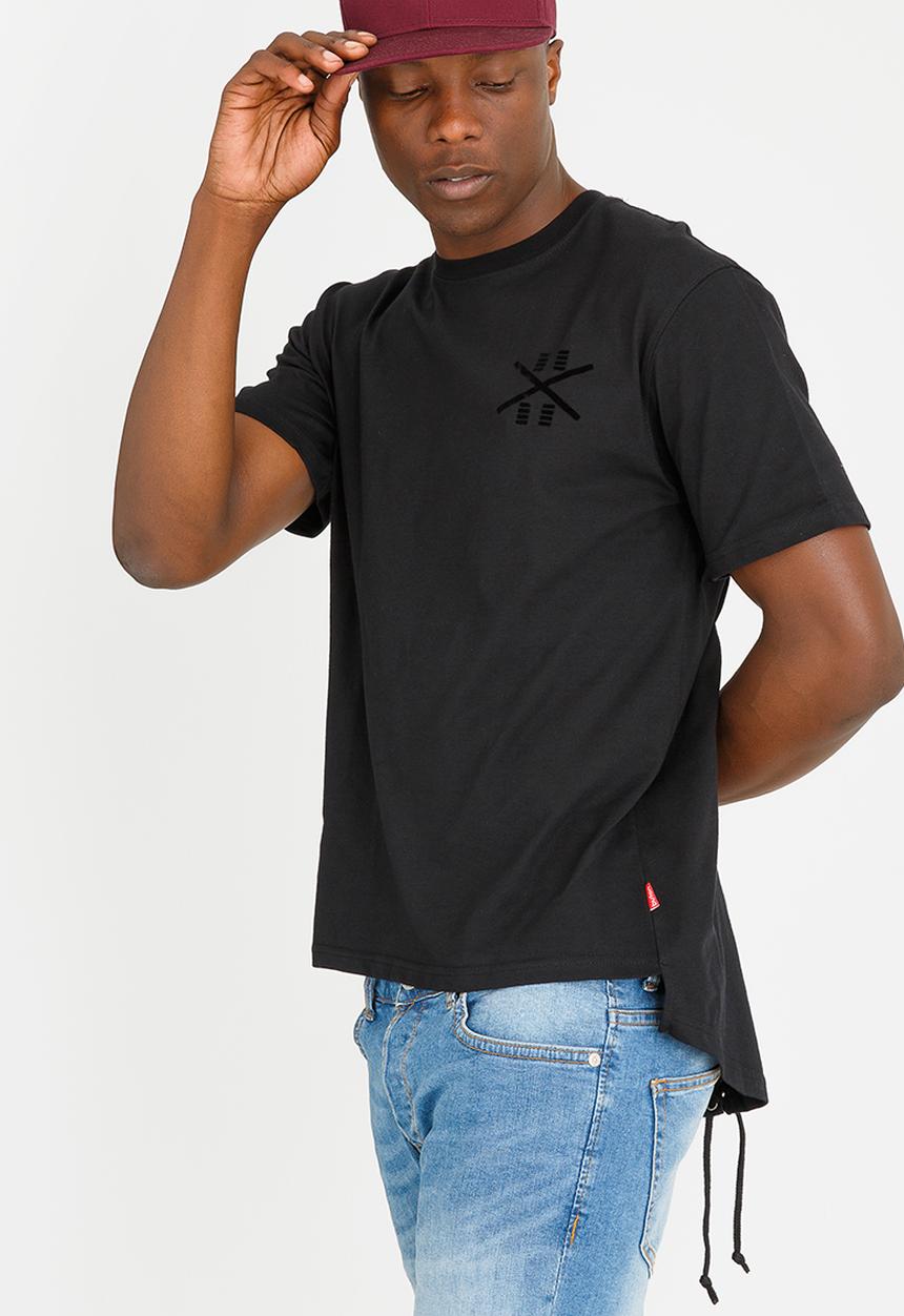 Butan - Aluta Masked Extended Fishtail Tee Black