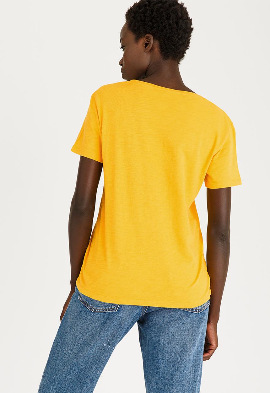 Levi’s® - Perfect Pocket Crew T-shirt Yellow