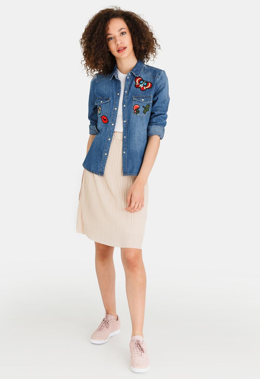 Vero Moda - Daisy Badge Detail Denim Shirt Mid Blue