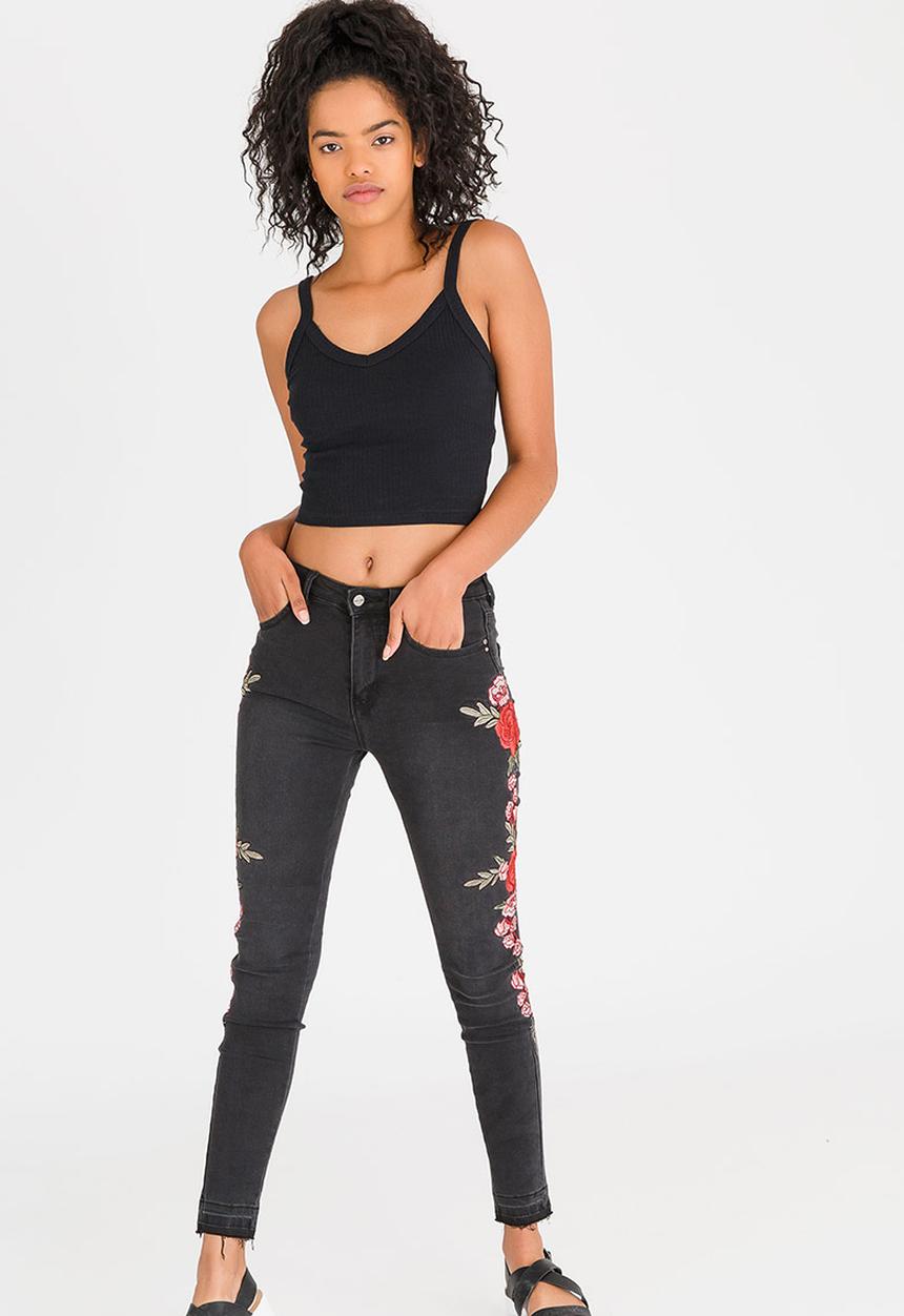 c(inch) - Cropped Ribbed Cami Black