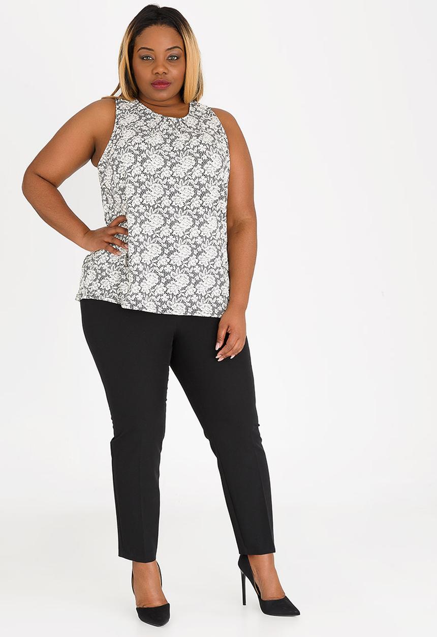 Revenge - Scoop Neck Sleeveless Blouse Cream