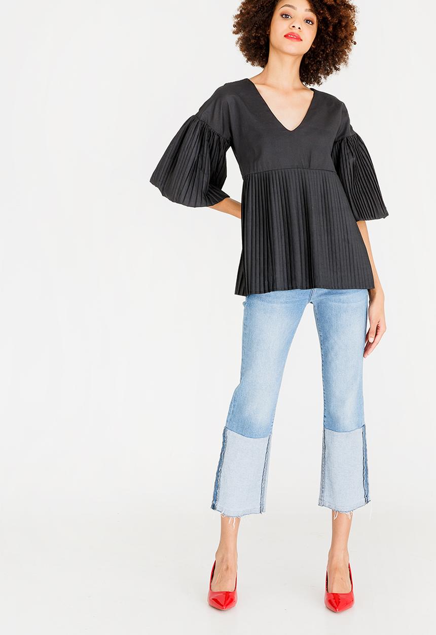 STYLE REPUBLIC - Pleat Detail Blouse Black