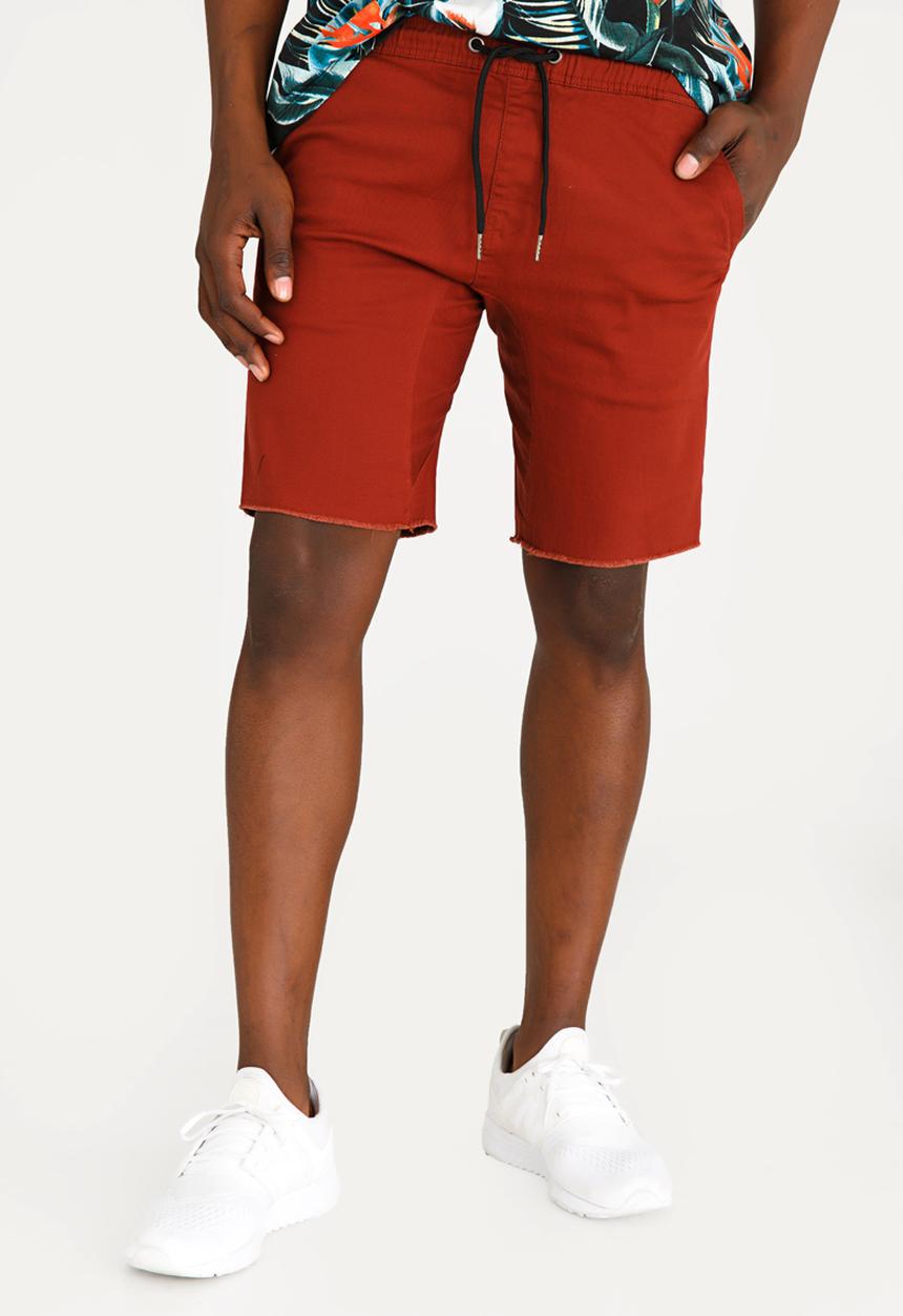 STYLE REPUBLIC - Raw Edge Skinny Leg Short Maroon