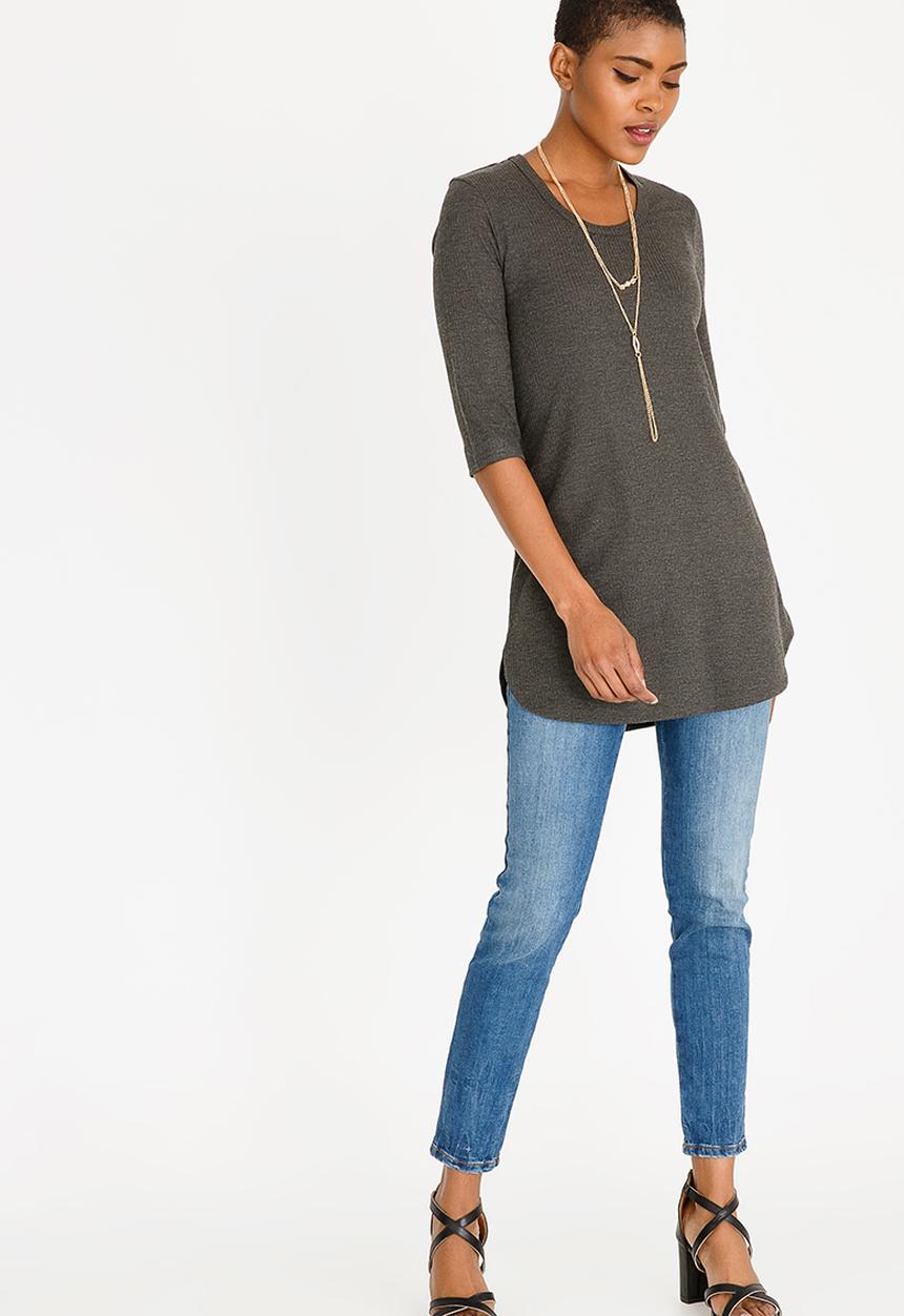 edit - 3/4 Sleeve top with chain - grey