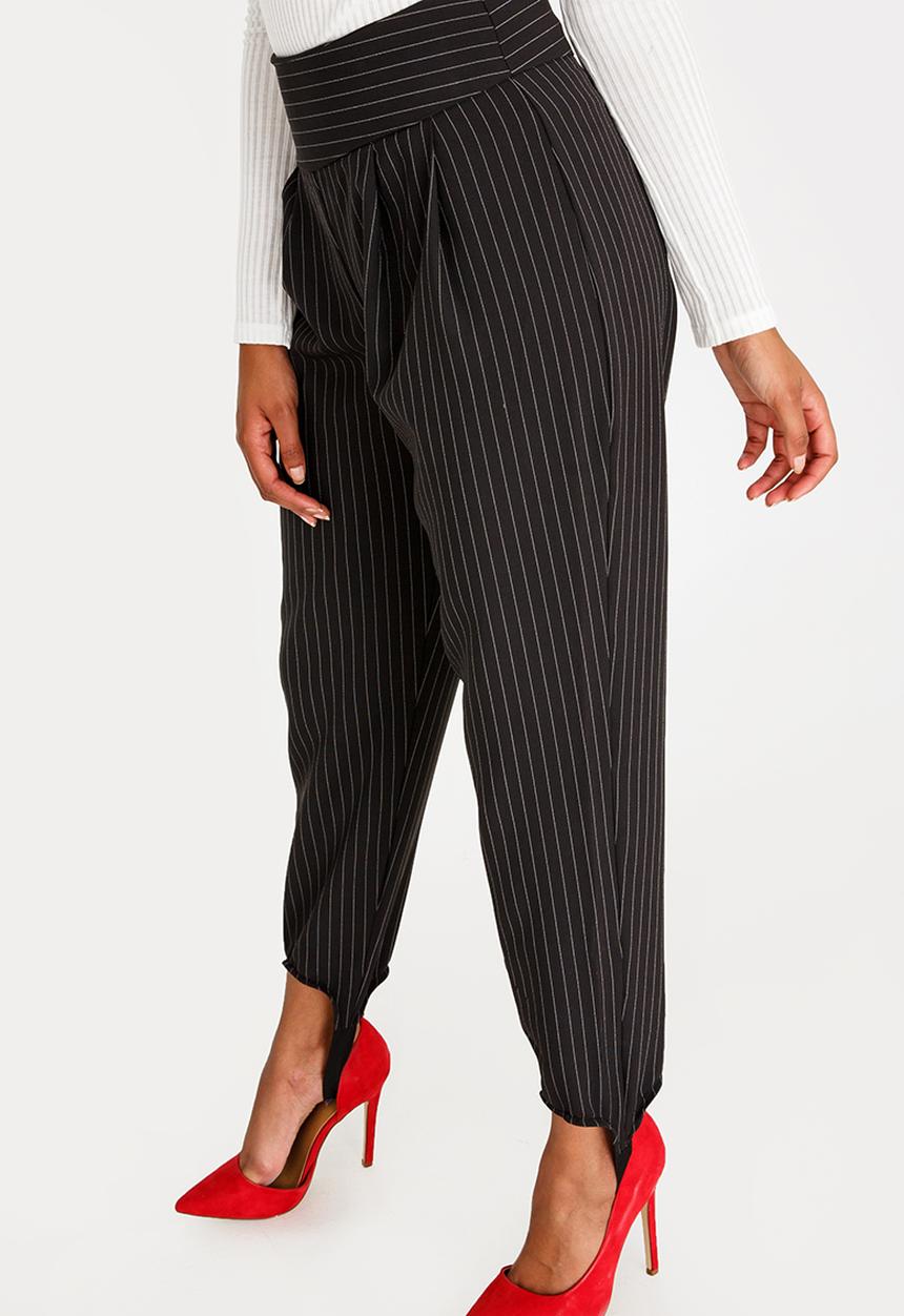 STYLE REPUBLIC - Highwaisted Stirrup Pants Black