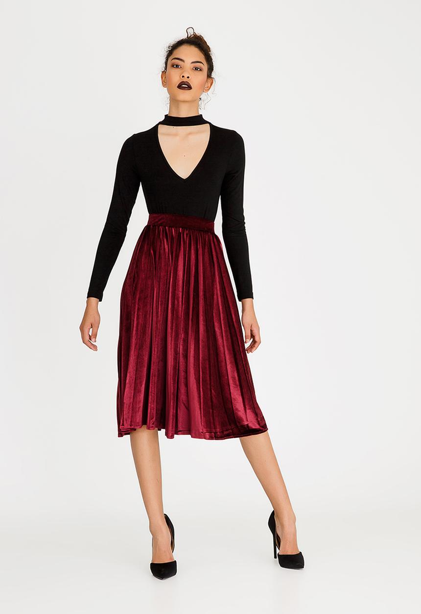 STYLE REPUBLIC - Pleated Velour Skirt Burgundy