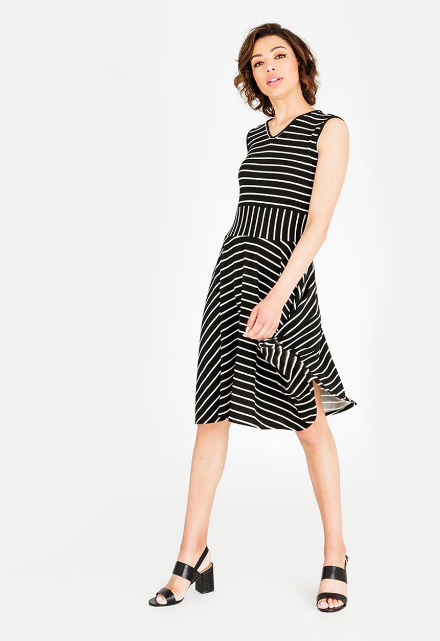 edit - Sleeveless fit & flare dress - black & white 