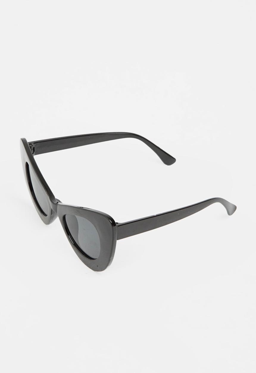 STYLE REPUBLIC - Bold cat-eye sunglasses - black