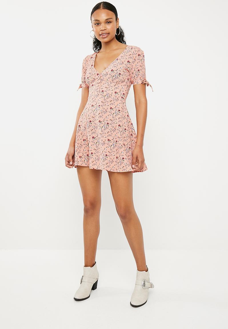 Crepe button front mini dress - pink floral Missguided Casual ...