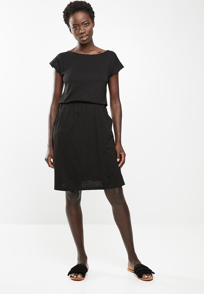 black short sleeve dress with pockets