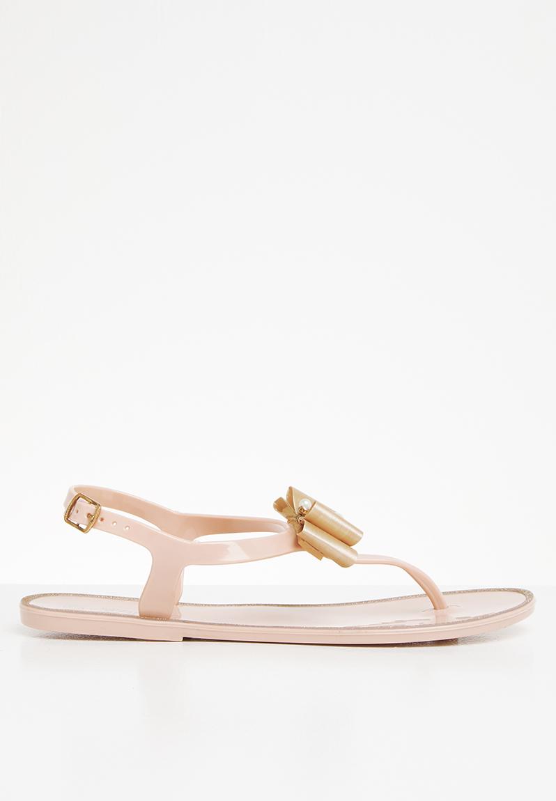 pale pink flip flops