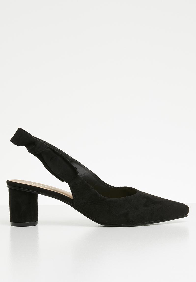 black heels with bow on front
