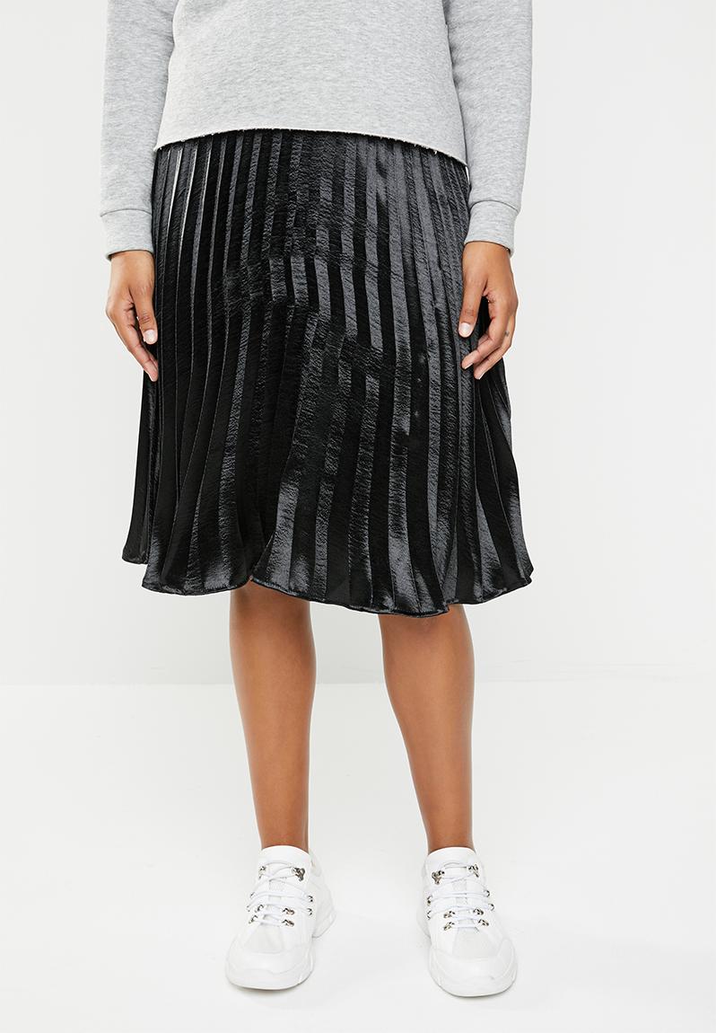 Satin pleated skirt - black Missguided Skirts | Superbalist.com